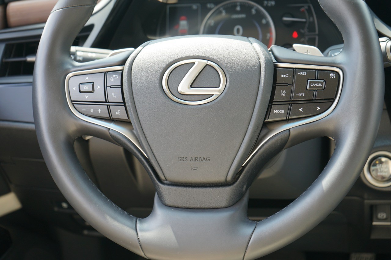 2025 Lexus ES 350 photo 28