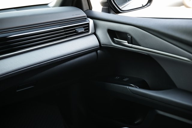 2025 Toyota Camry SE photo 28
