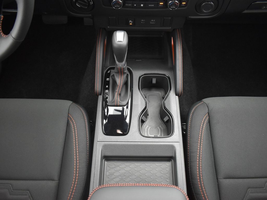 2025 Nissan Frontier photo 11