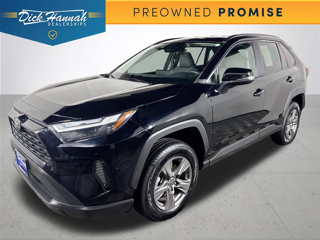 2024 Toyota RAV4 XLE's photo