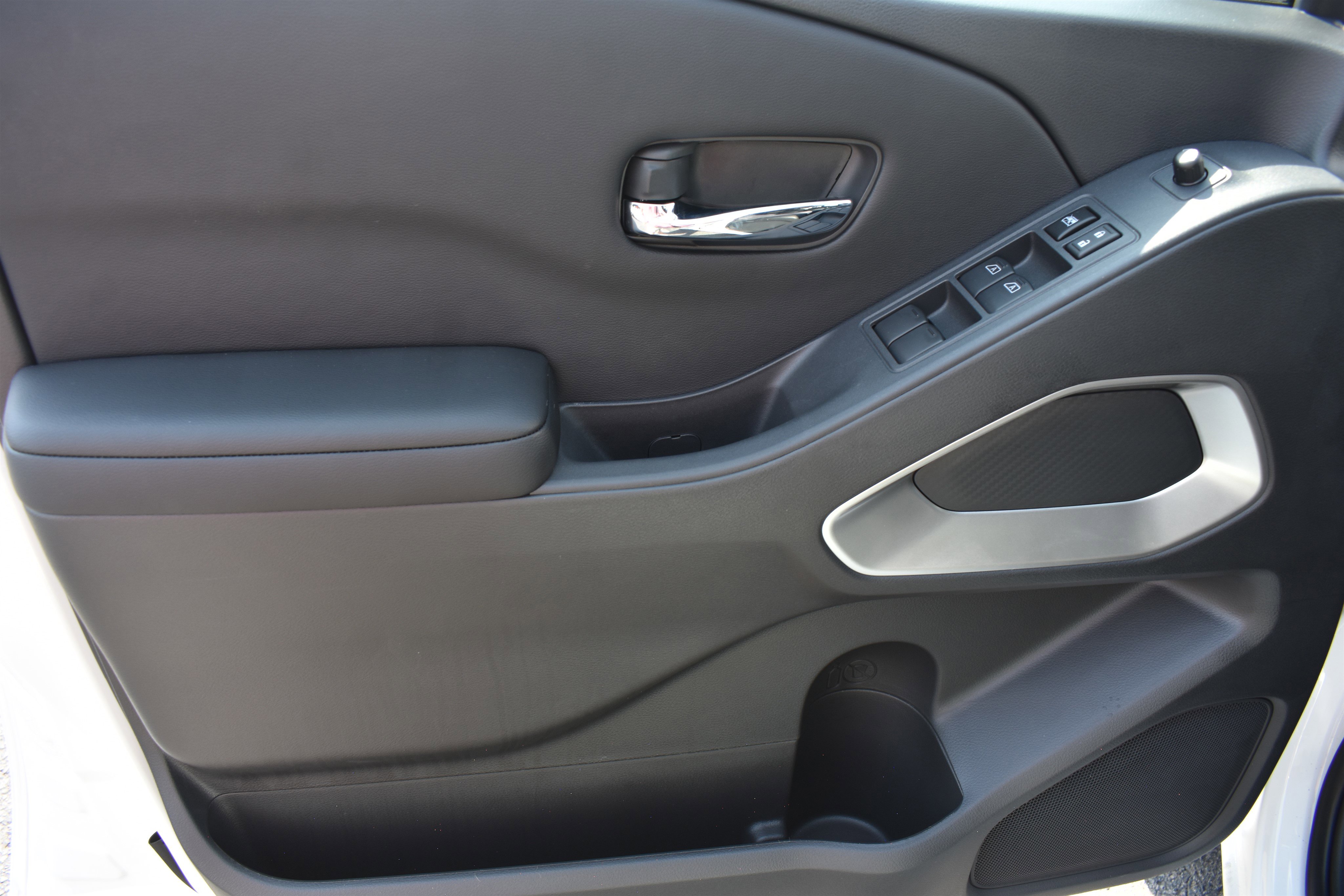 2026 Nissan Frontier SV Crew Cab photo 5