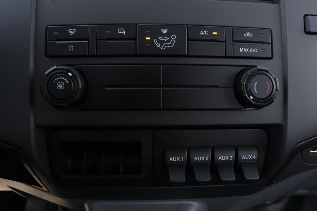 2025 Ford F-750 SuperCab photo 10