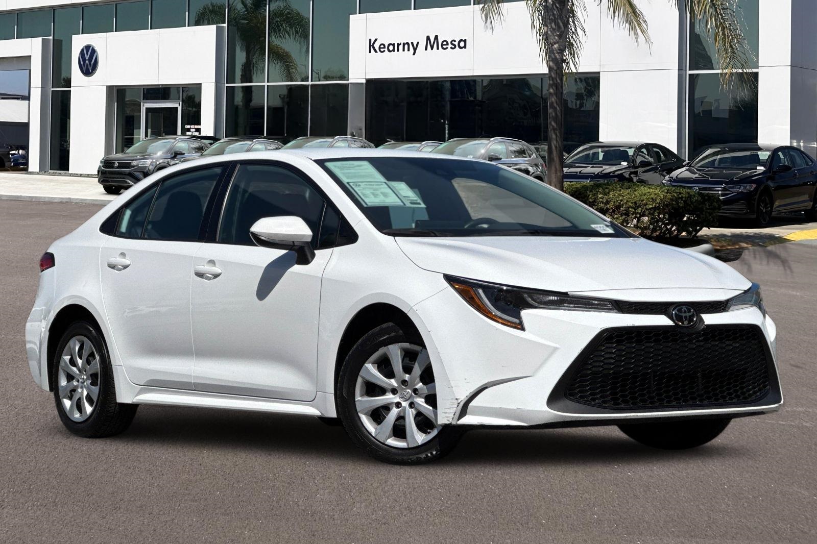 2022 Toyota Corolla LE photo 2