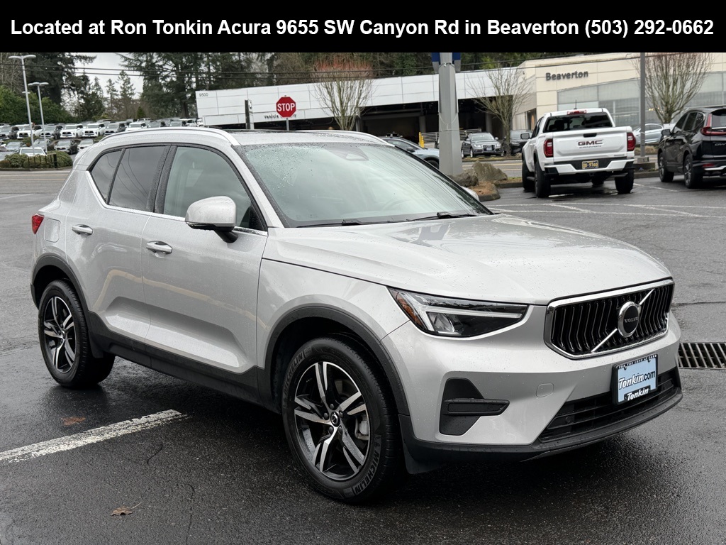 2024 Volvo XC40 Core's photo