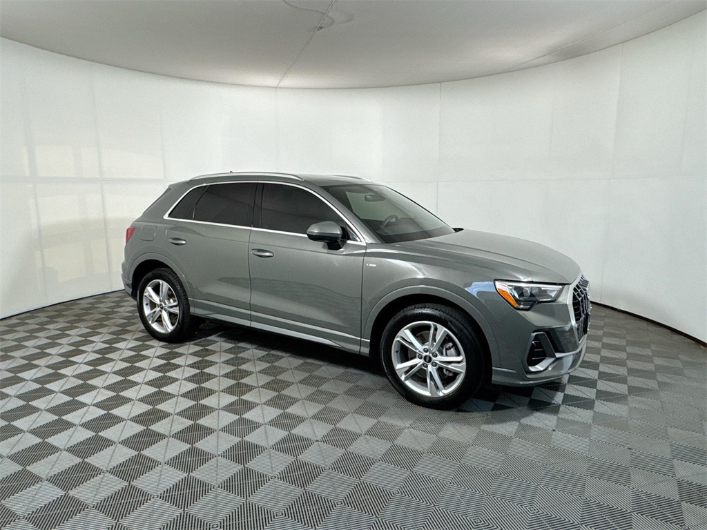 2022 Audi Q3 S line Premium photo 4