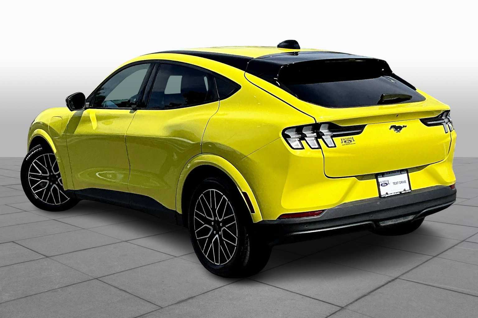 2025 Ford Mustang Mach-E Premium photo 10
