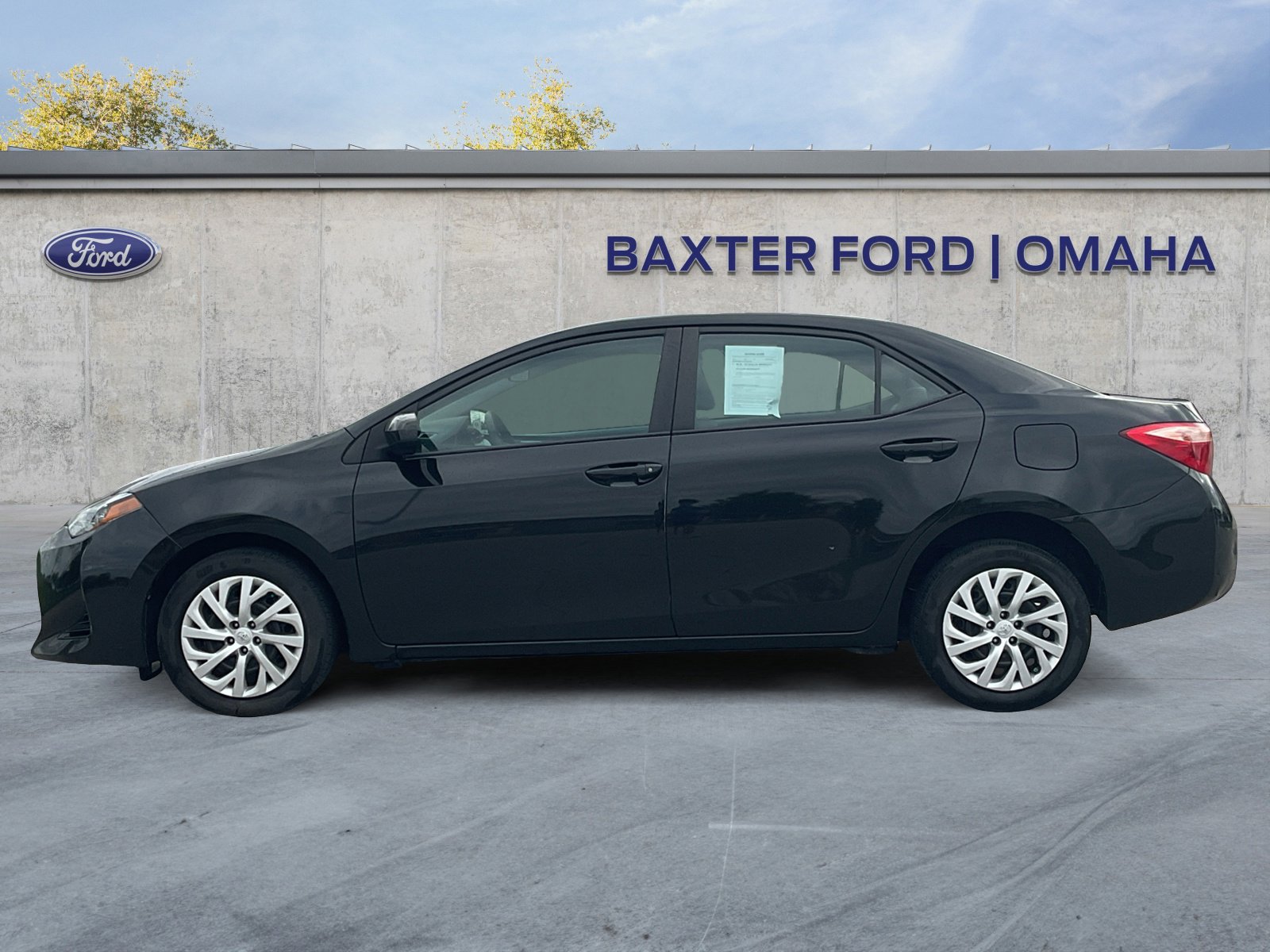 2018 Toyota Corolla LE photo 9