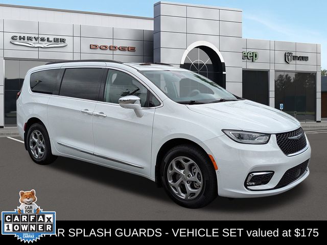 2022 Chrysler Pacifica Limited's photo