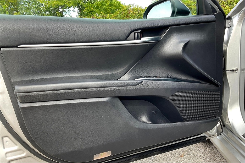 2019 Toyota Camry LE photo 21