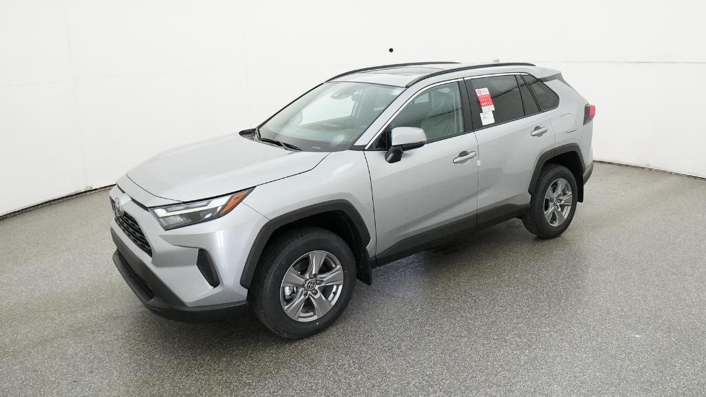 2025 Toyota RAV4 XLE's photo