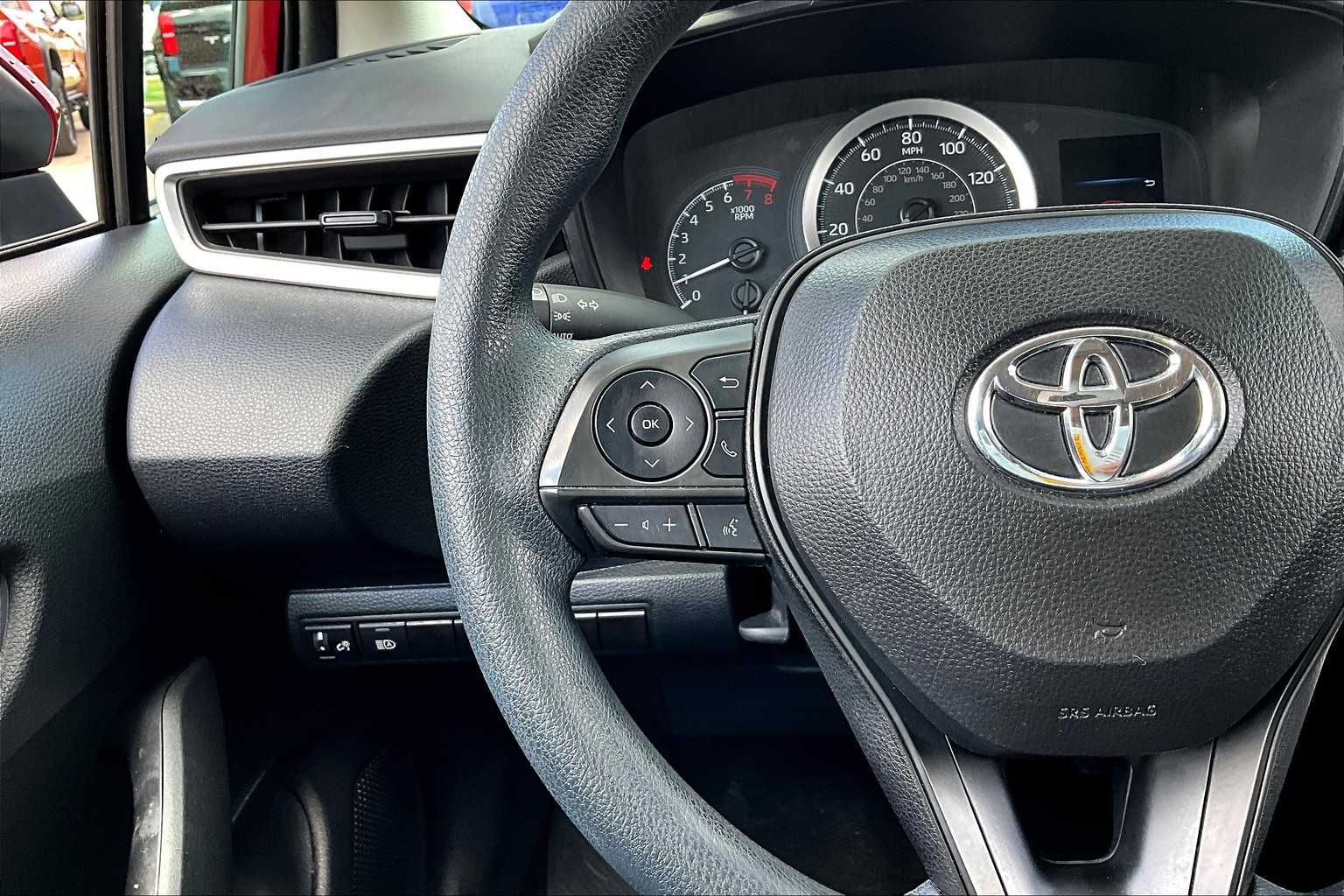 2022 Toyota Corolla LE photo 23