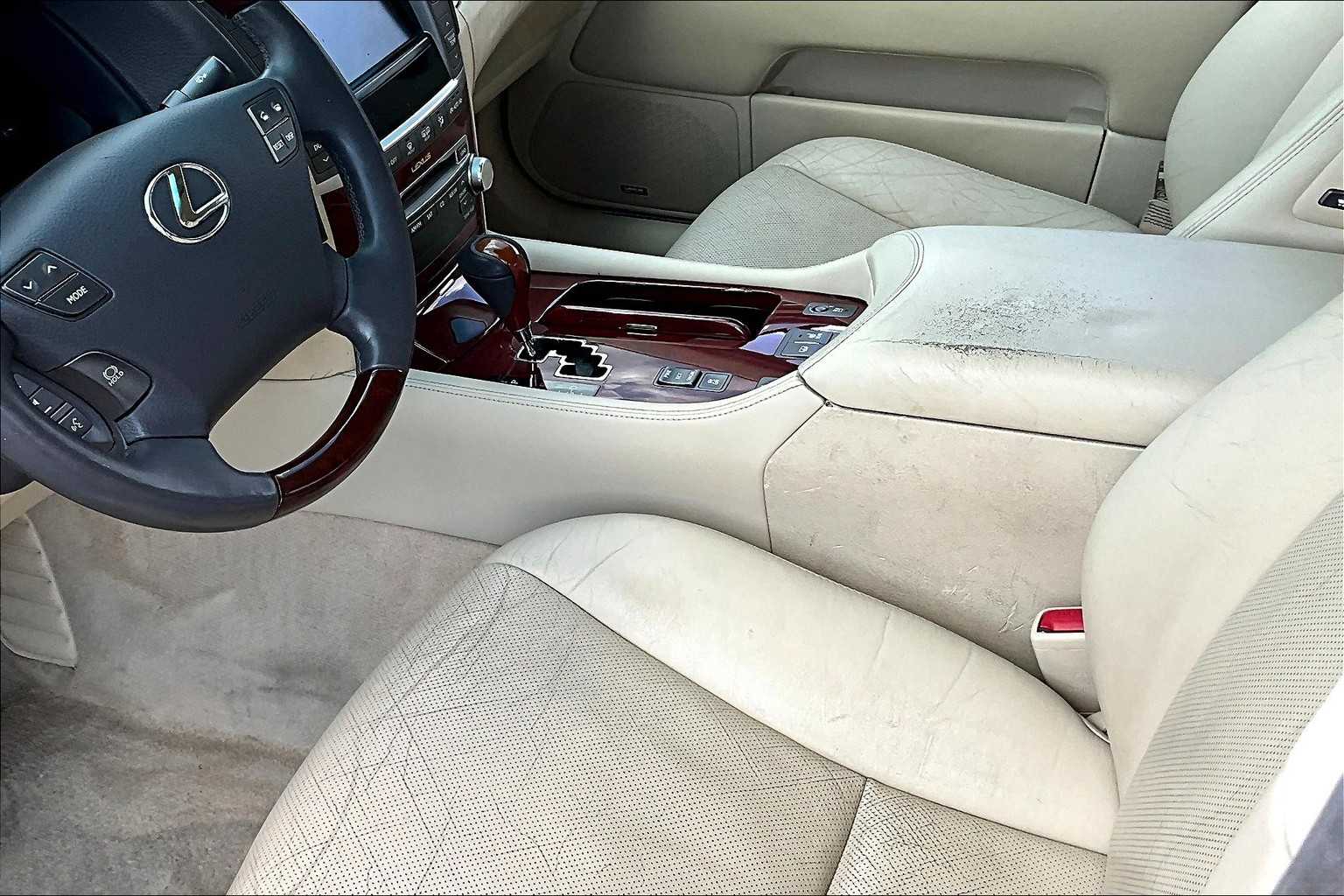 2010 Lexus LS 460 Luxury photo 16