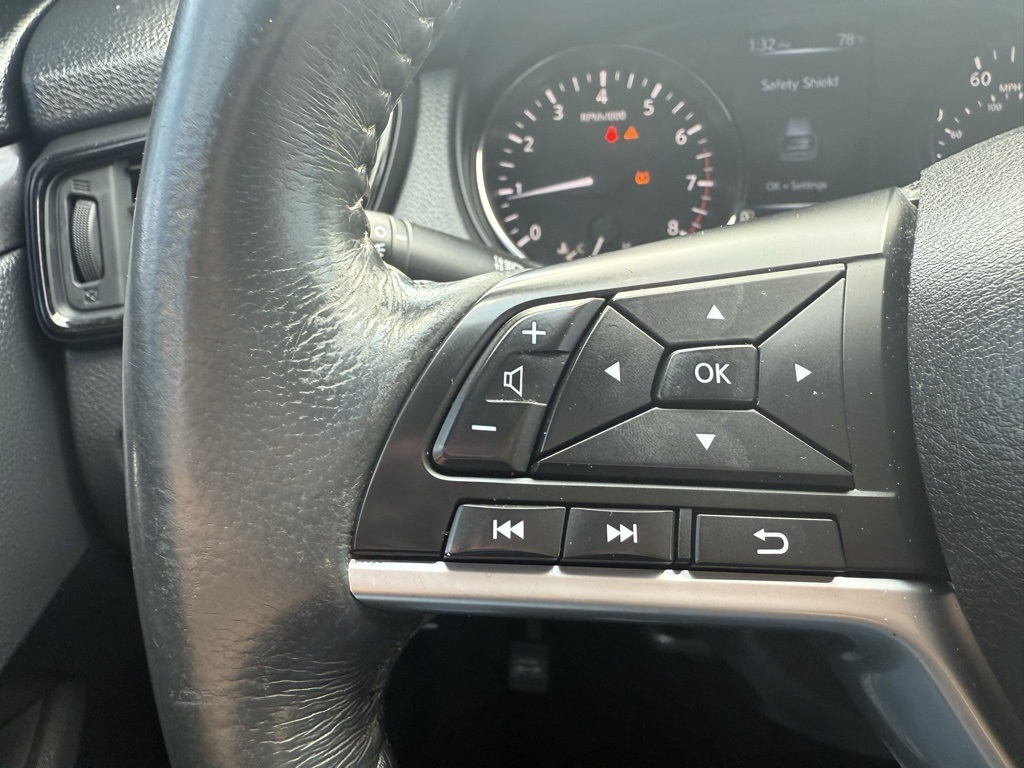 2017 Nissan Rogue SV photo 10