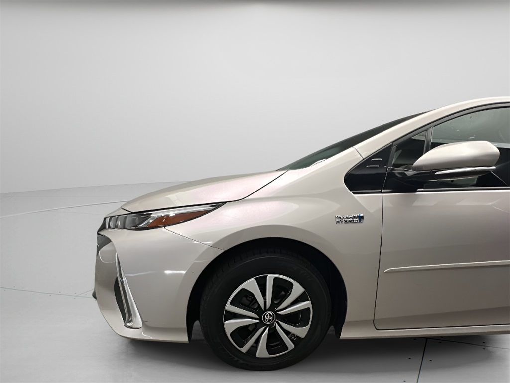 2017 Toyota Prius Prime Advanced photo 3