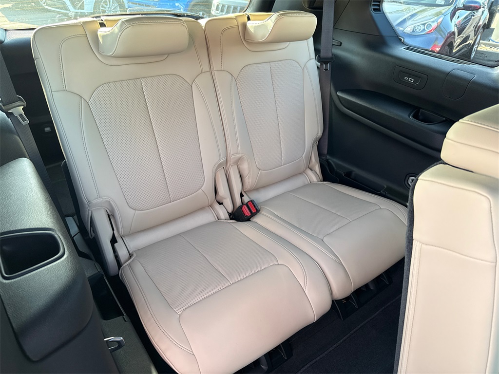 2025 Jeep Grand Cherokee Limited photo 17