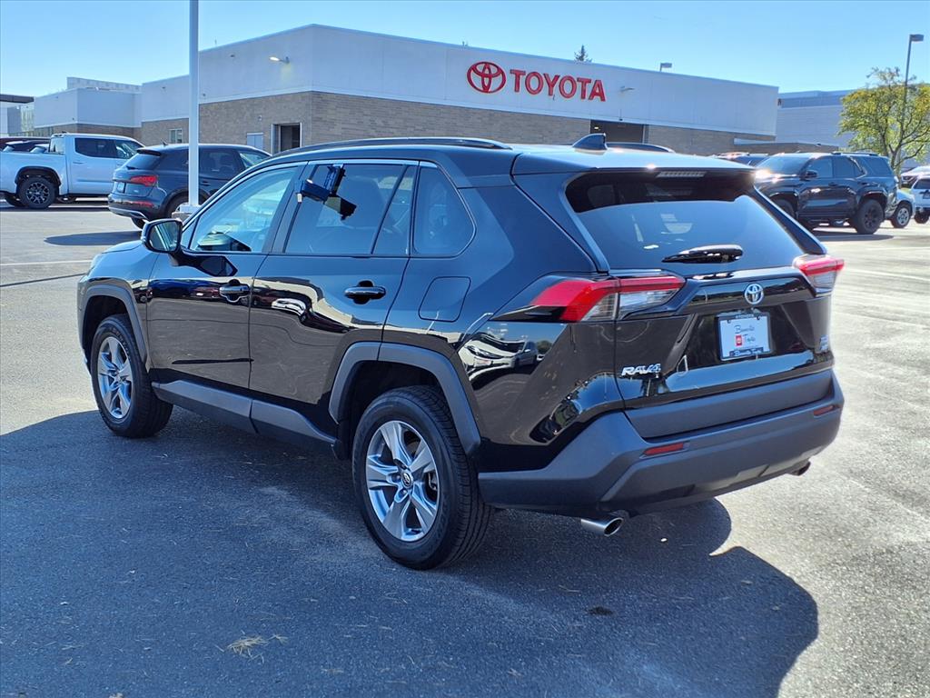 2022 Toyota RAV4 XLE photo 4