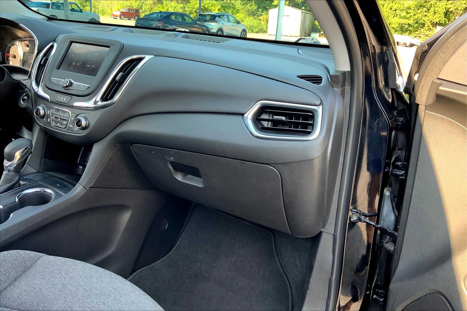 2023 Chevrolet Equinox LT photo 32