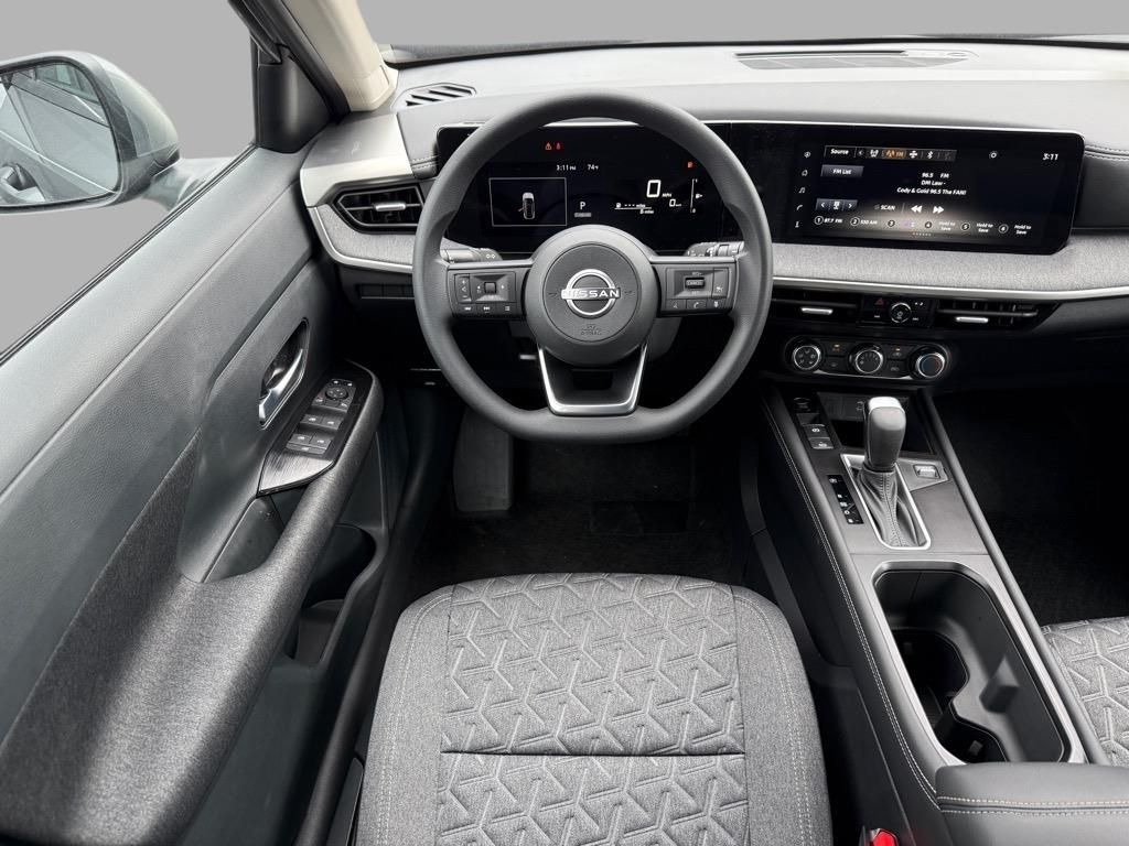 2025 Nissan Kicks SV photo 4