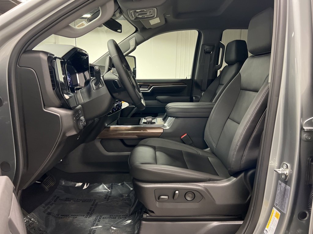 2026 Chevrolet Silverado 2500HD LT photo 4
