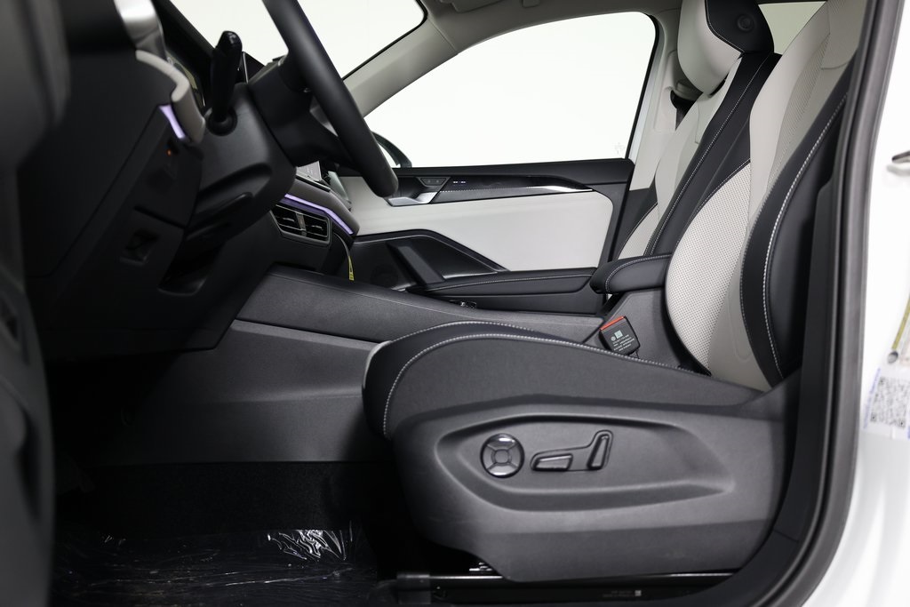 2025 Volkswagen Tiguan SE photo 2