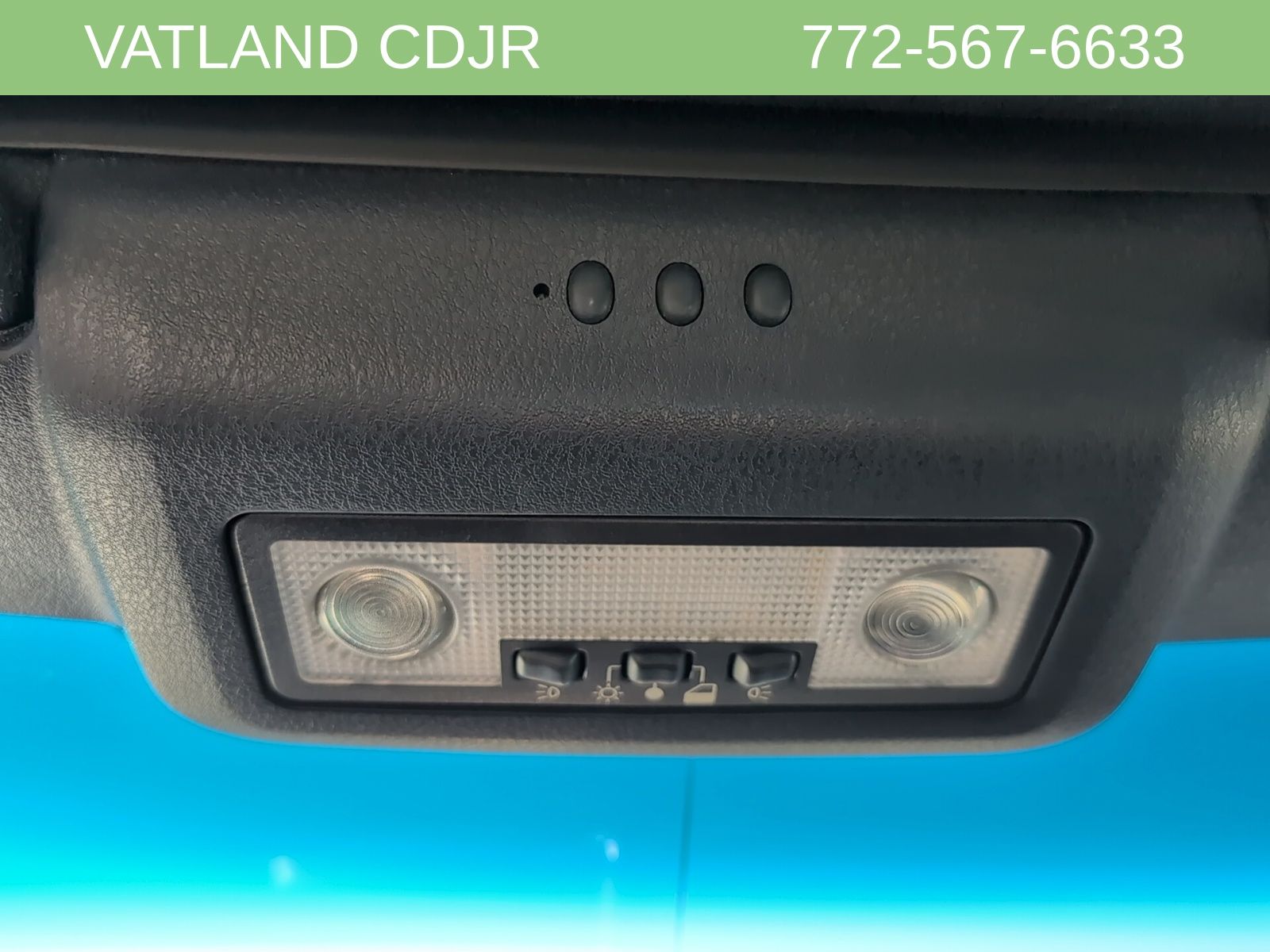 2004 Ford Thunderbird photo 18