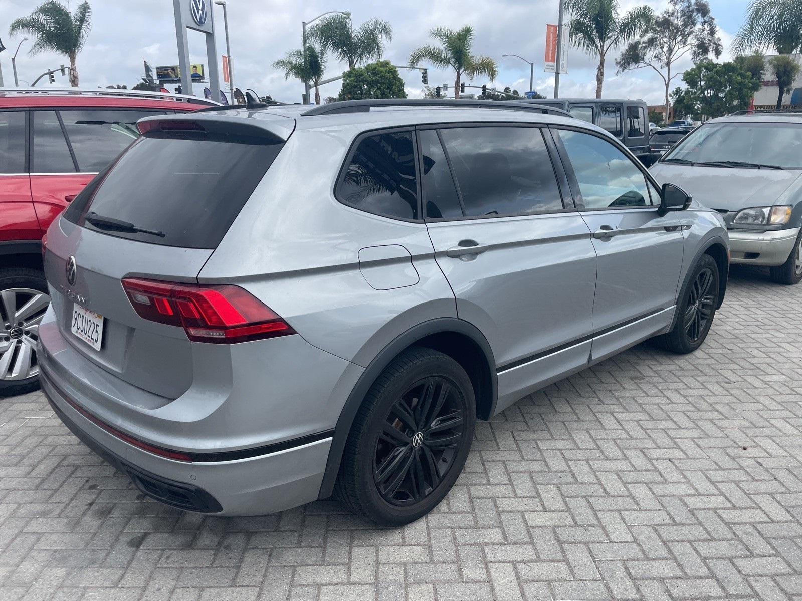 2022 Volkswagen Tiguan SE R-Line Black photo 3