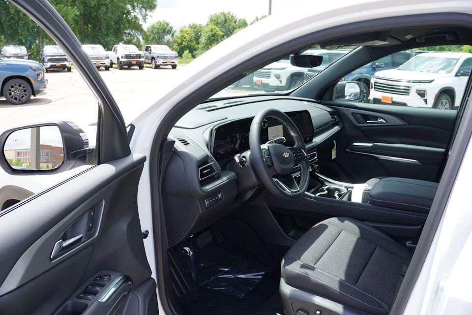 2026 Chevrolet Traverse photo 9