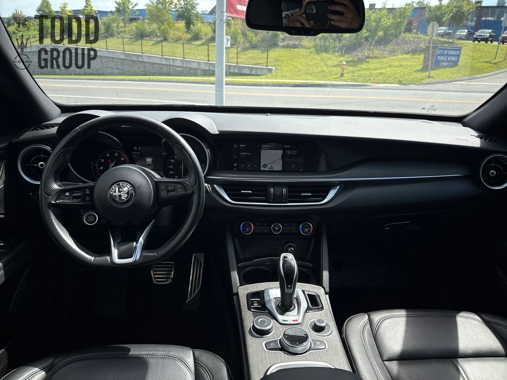 2022 Alfa Romeo Stelvio Ti photo 8