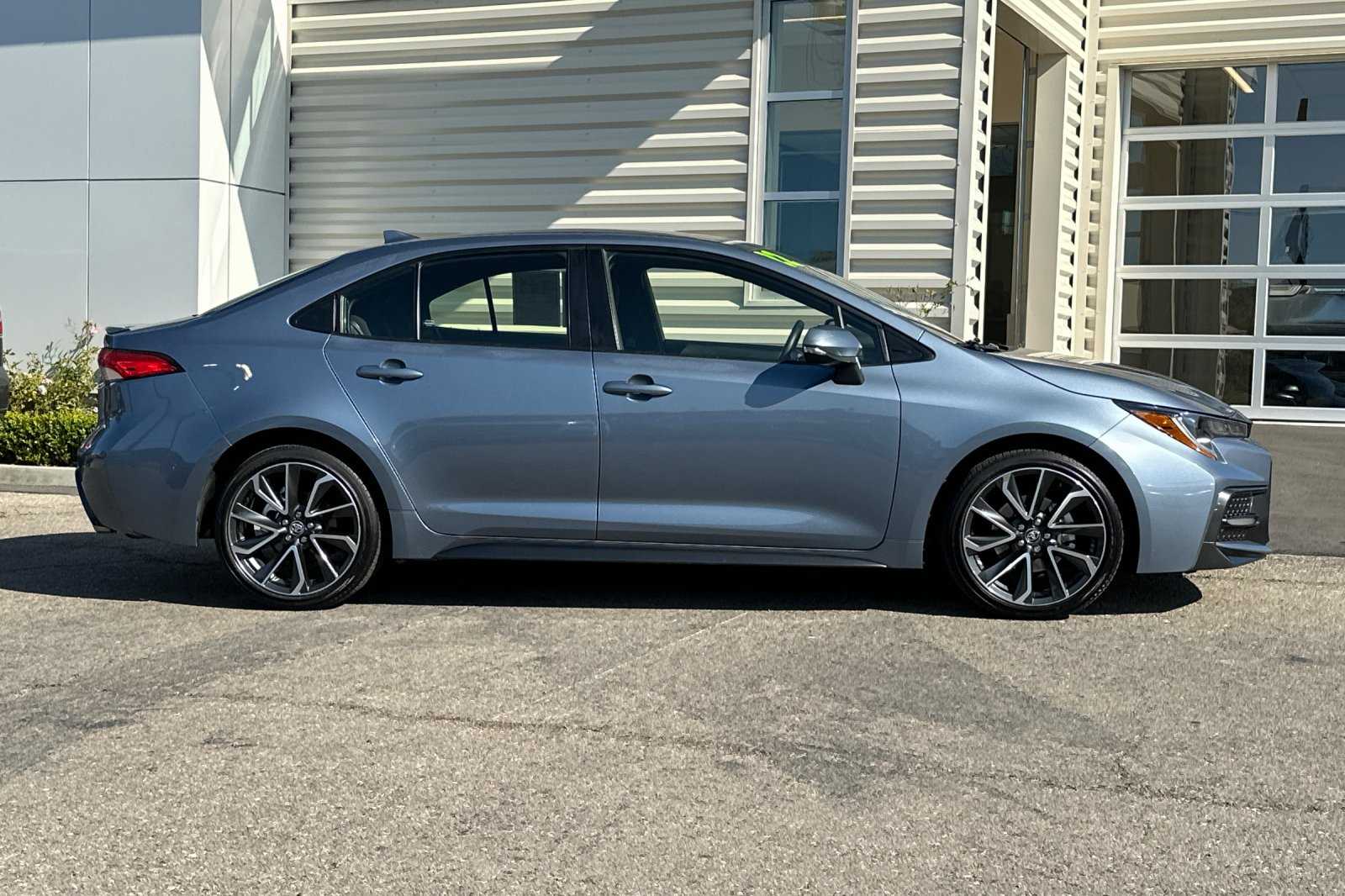 2022 Toyota Corolla SE photo 2