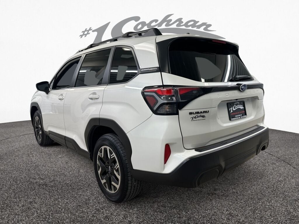 2025 Subaru Forester Premium photo 17