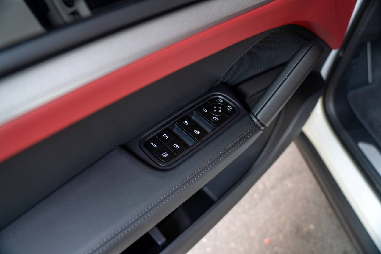 2025 Porsche Cayenne E-Hybrid photo 26