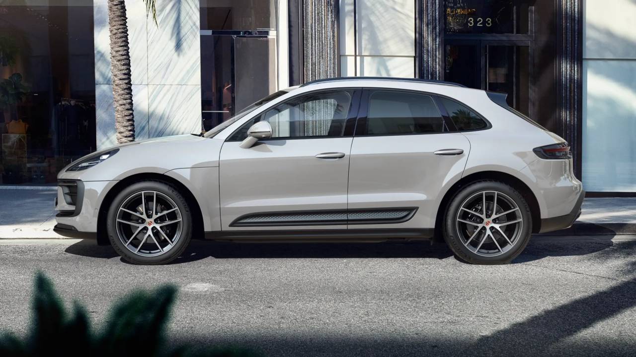 2025 Porsche Macan T photo 2