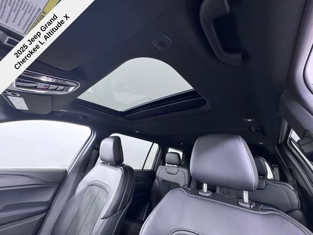 2025 Jeep Grand Cherokee Altitude X photo 16