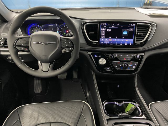 2026 Chrysler Pacifica Limited photo 4