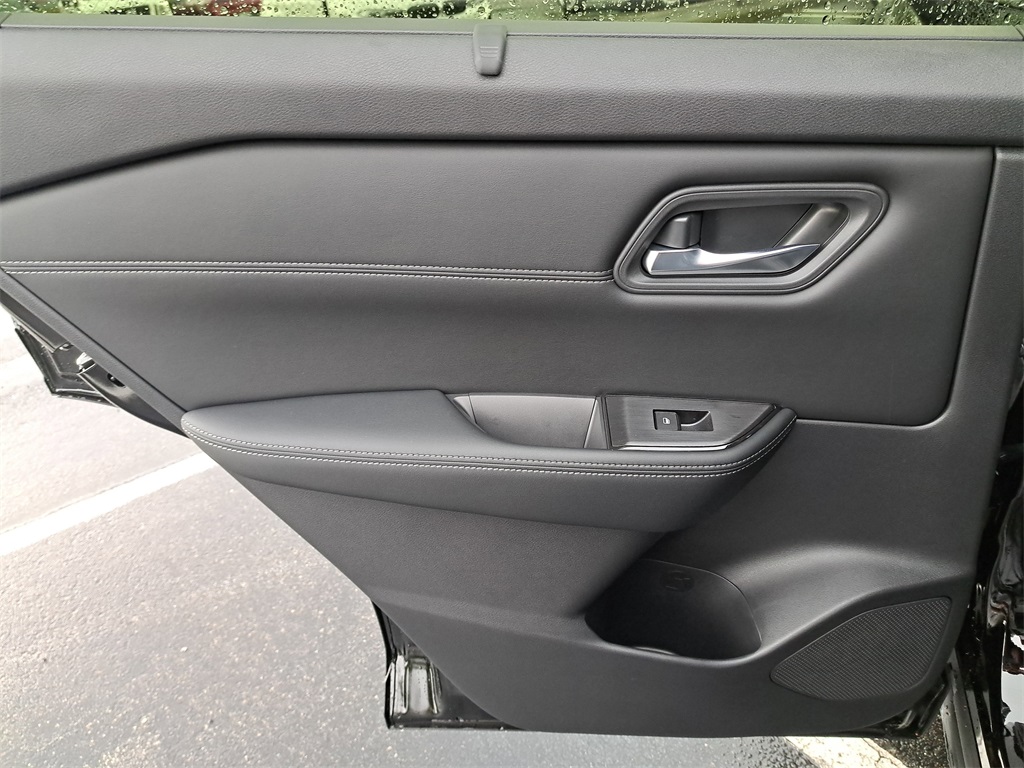 2026 Nissan Rogue SV photo 11