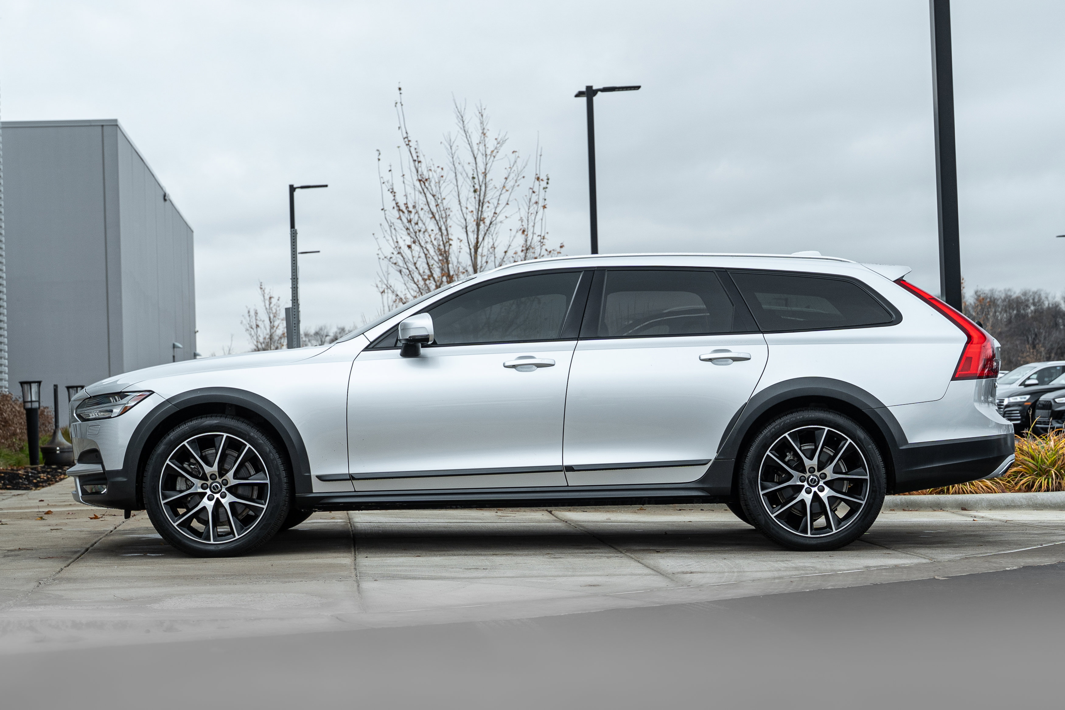 2020 Volvo V90 Cross Country T6 AWD photo 3