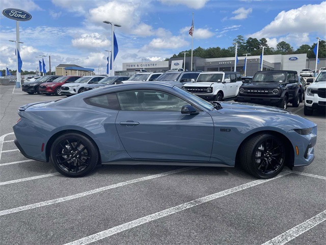 2025 Ford Mustang GT Premium photo 2