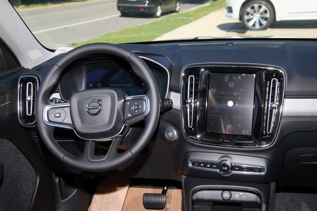 2026 VOLVO XC40 - Image 23