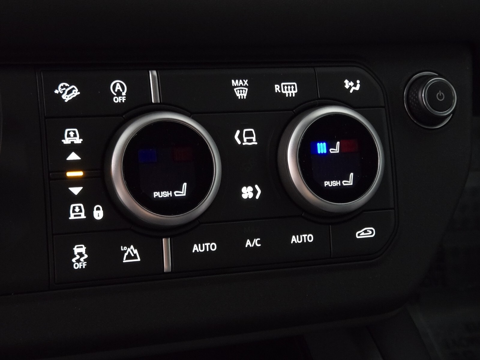 2025 Land Rover Defender 90 X-Dynamic SE photo 28