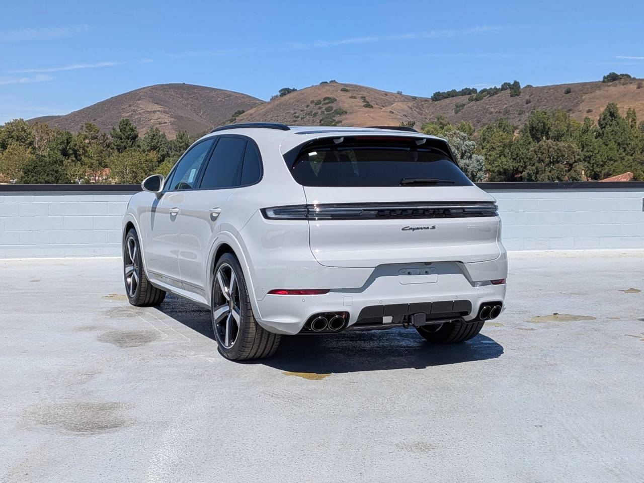 2025 Porsche Cayenne S photo 2