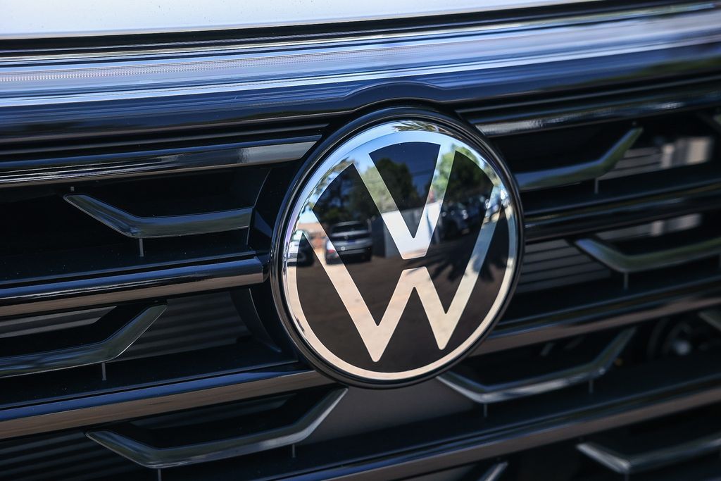 2026 Volkswagen Atlas Cross Sport SE photo 3