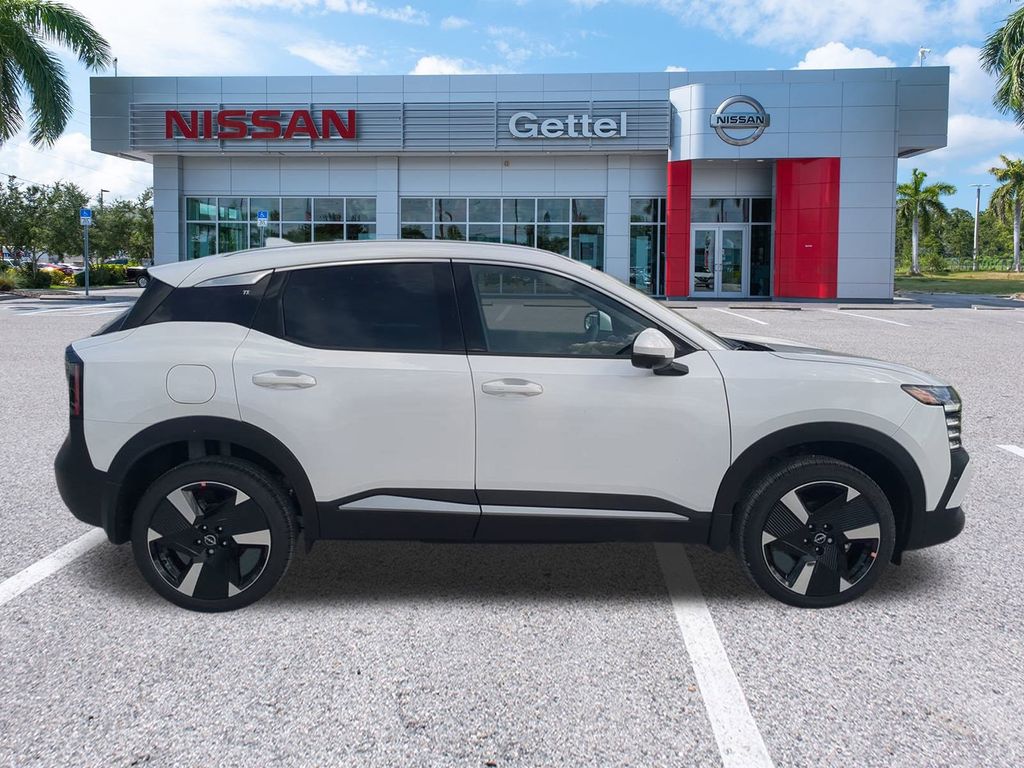 2025 Nissan Kicks SR photo 2