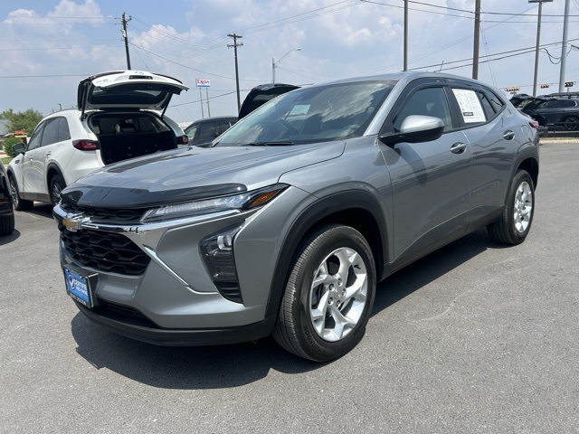 2025 Chevrolet Trax LS photo 3