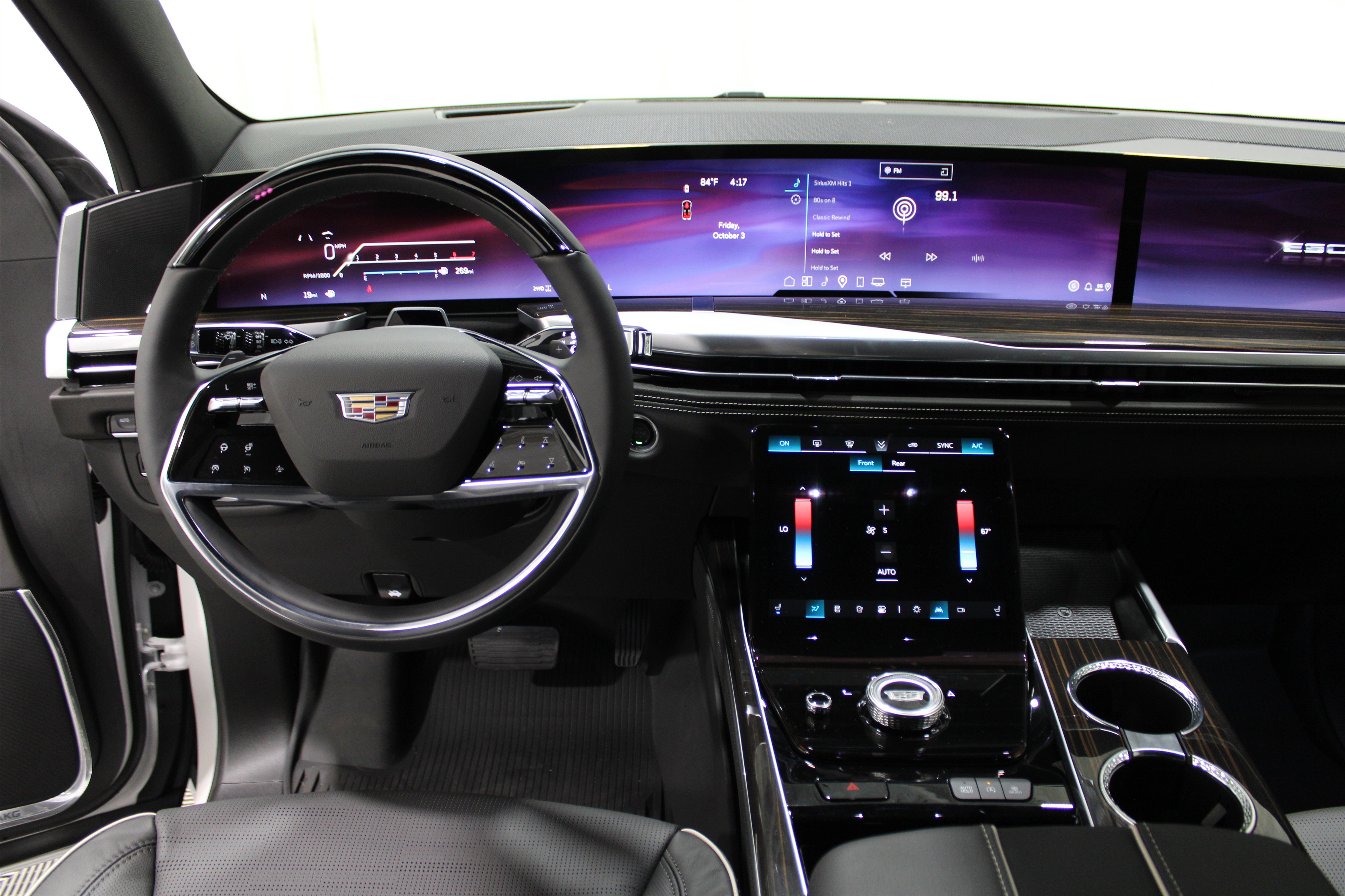 2025 Cadillac Escalade Premium Luxury photo 2