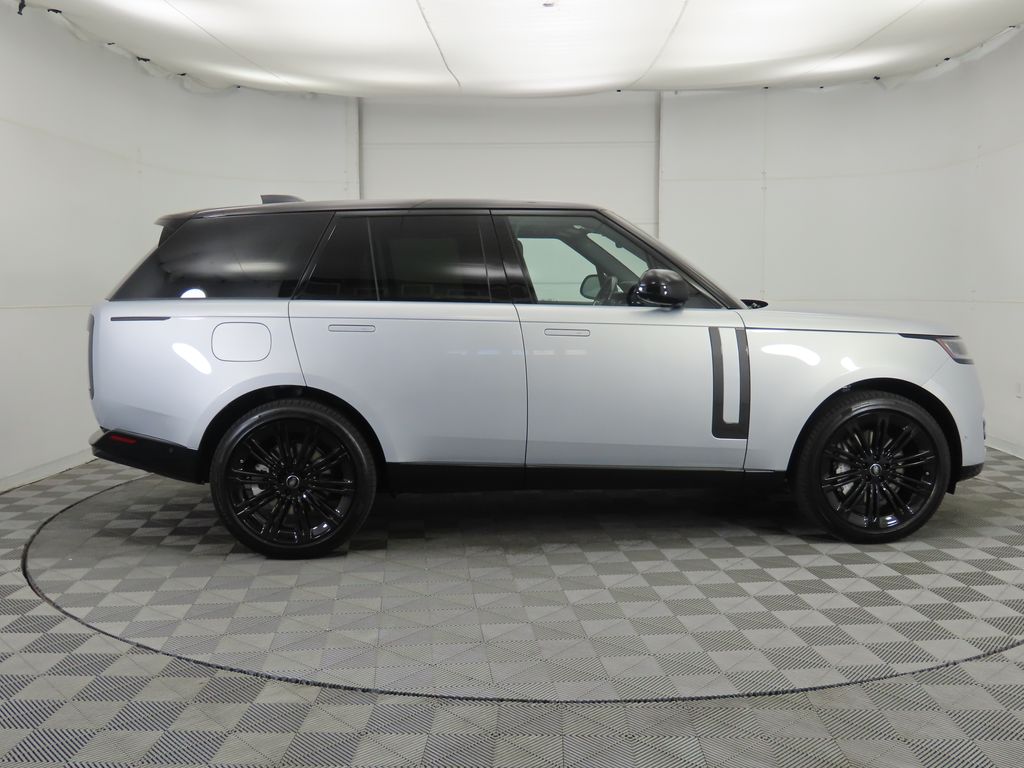 2025 Land Rover Range Rover SE photo 2