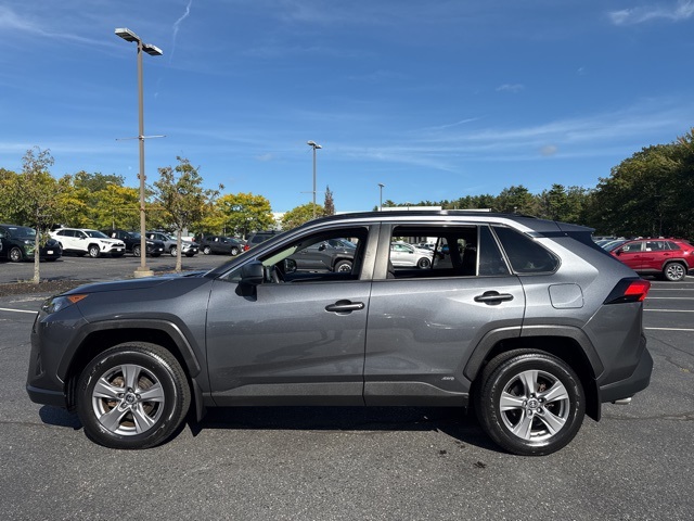 2022 Toyota RAV4 Hybrid LE photo 4