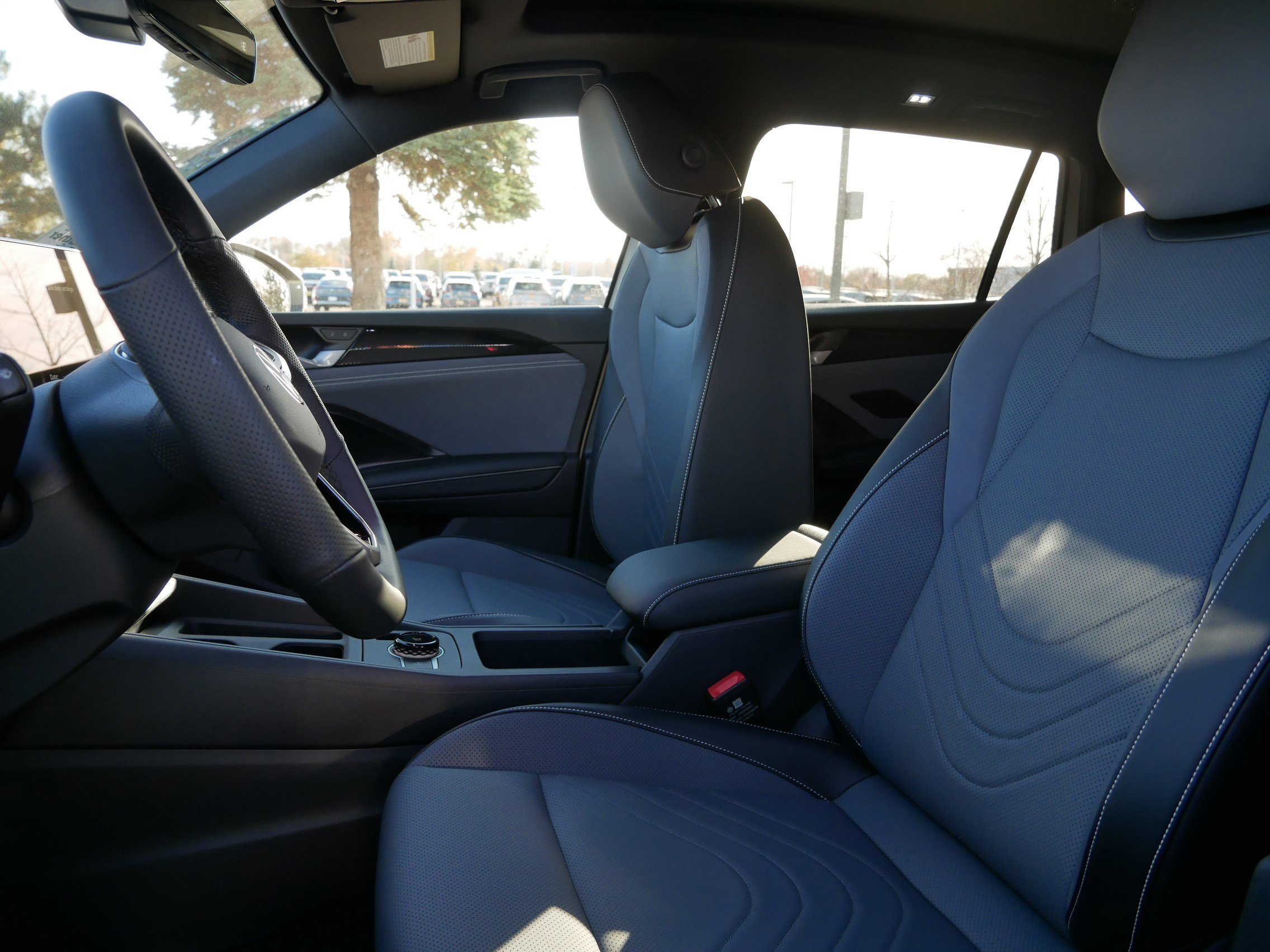 2026 Volkswagen Tiguan SE R-Line Black photo 4