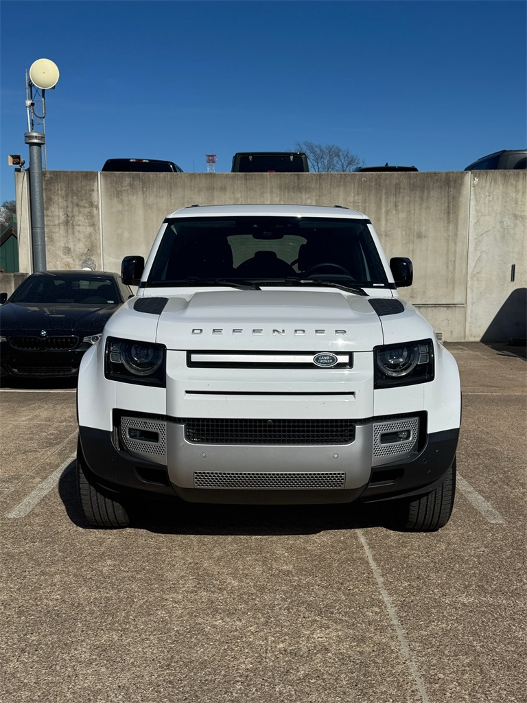 2025 Land Rover Defender S's photo