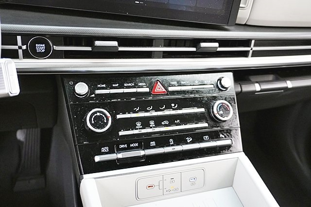 Used 2025 Black Hyundai SE image 28