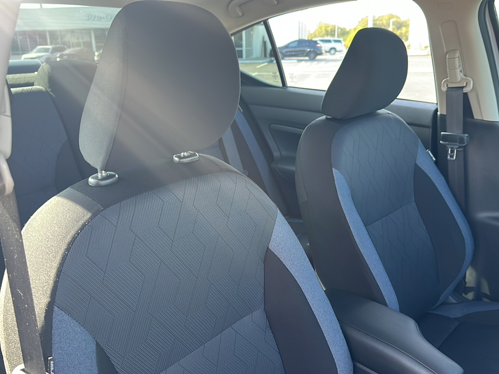 2024 Nissan Versa 1.6 SV photo 8